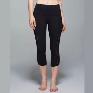 Lululemon Hot to Street high-rise crop mesh leggings. 🖤